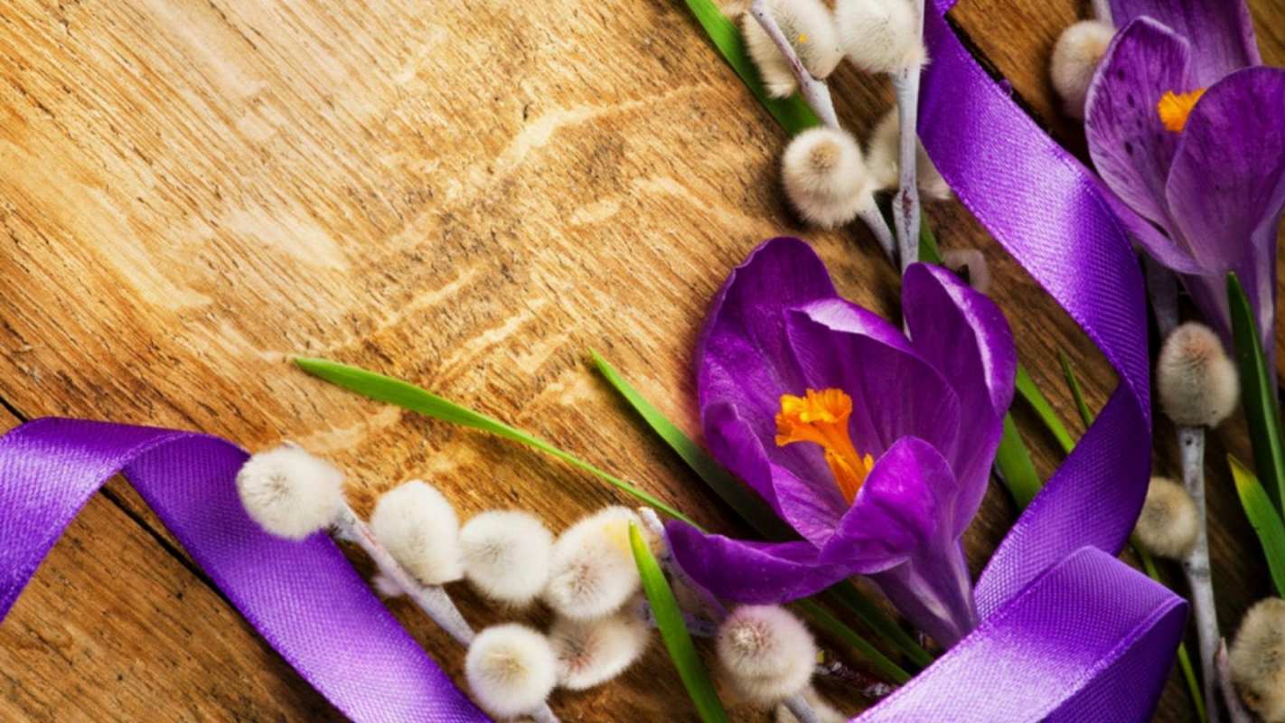 Открытка верба с цветами на столе  верба, стол, цветы  Mit einem Palmsonntag 