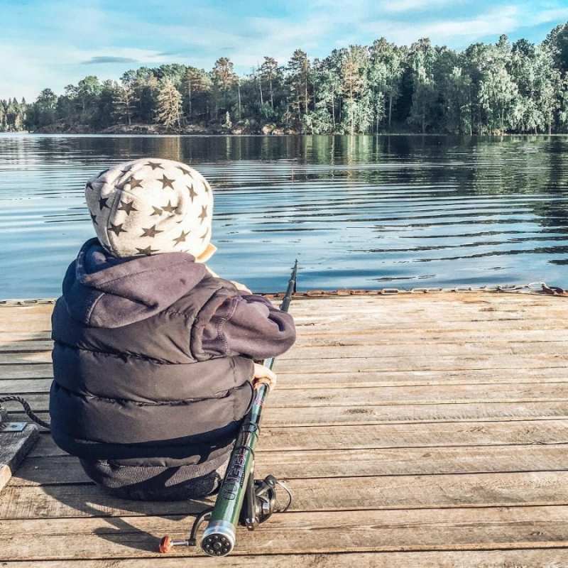 Открытка надо быть на свежем воздухе чтобы не болеть  рыбалка  Gute Besserung 