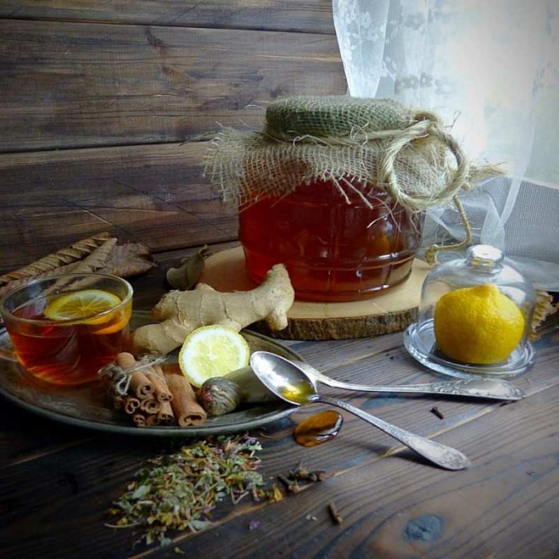 Открытка мед и лимон от простуды  банка с медом  Gute Besserung 