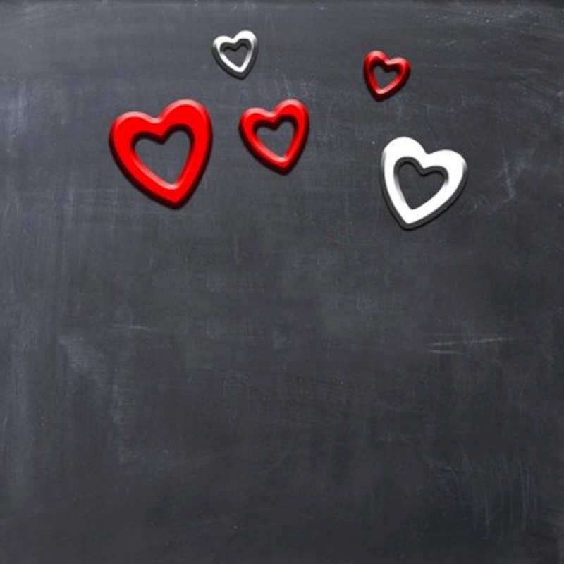 Открытка доска с магнитами в виде сердече  сердечки белые и красные  Ich liebe dich 