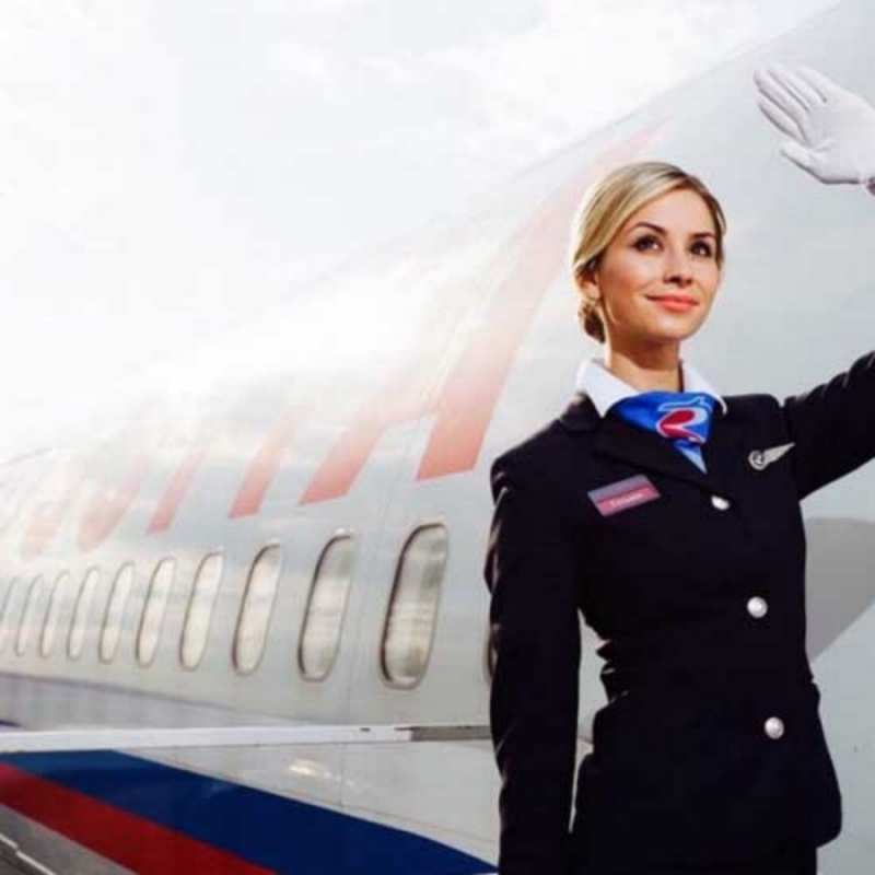 Открытка красивая стюардесса желает чудесно долететь отличного полета Gute Reise 