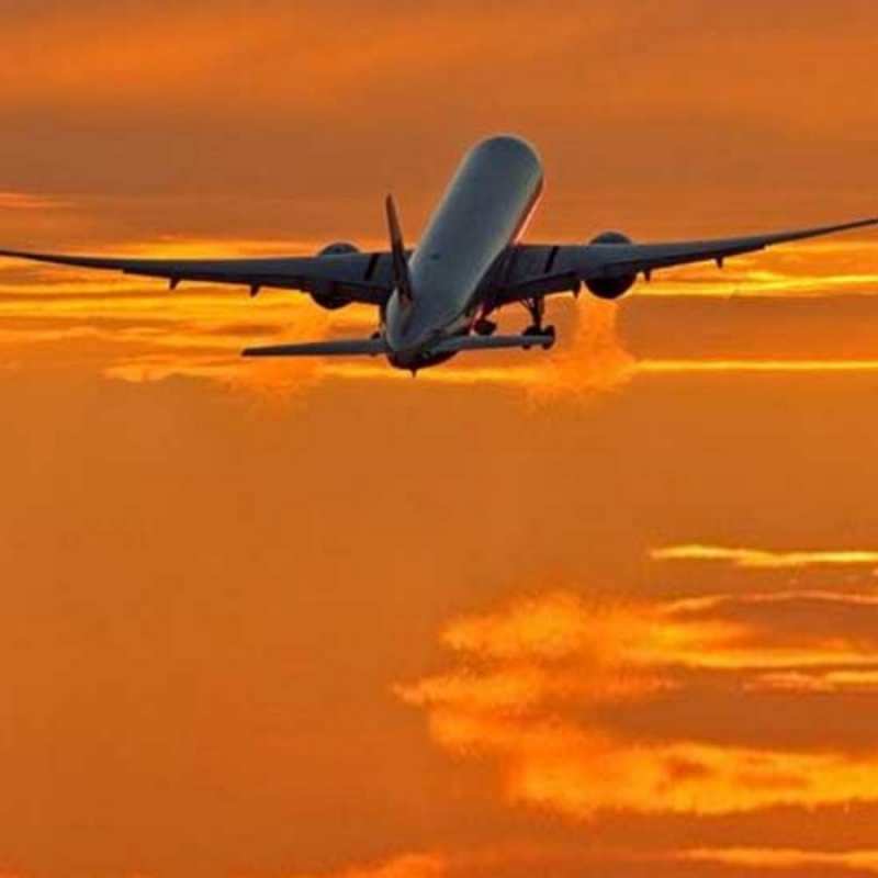 Открытка взлетающий самолет оранжевое небо Gute Reise 