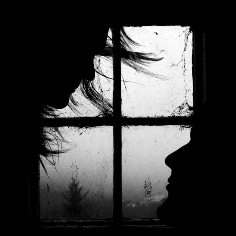 Открытка силуэты на фоне окна  открытки для родных  Sei nicht traurig 