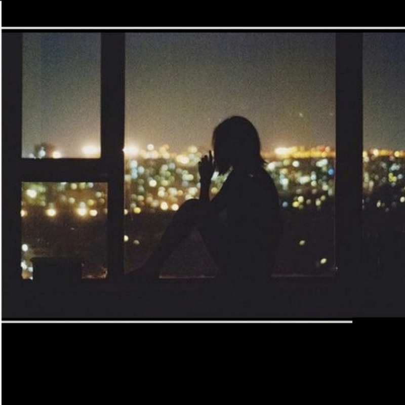 Открытка скучно сидеть одной  у окна  Ich vermisse dich 