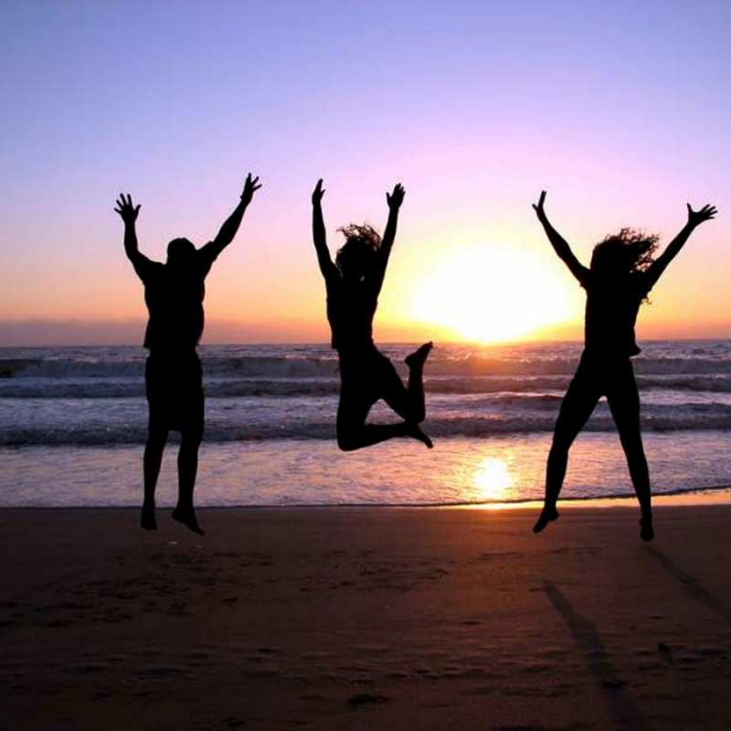 Открытка прыгаем на берегу  позитив  Ich liebe dich 